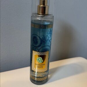 Bath & Body Works - Thailand Sweet Kiwi & Starfruit body spray
